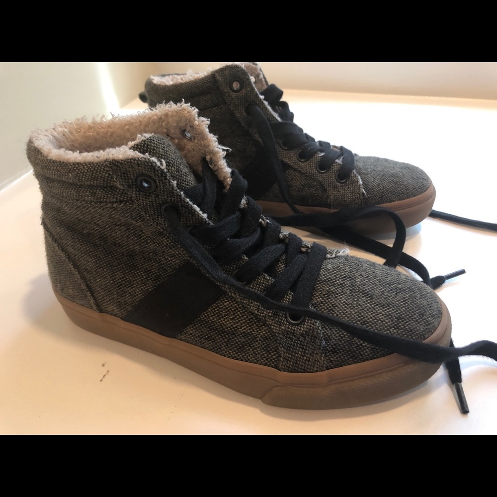 Boys sneakers size 1